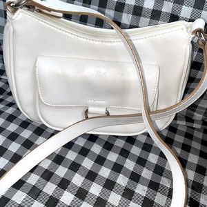 Beautiful White Cross Body Bag! 🤍🤍